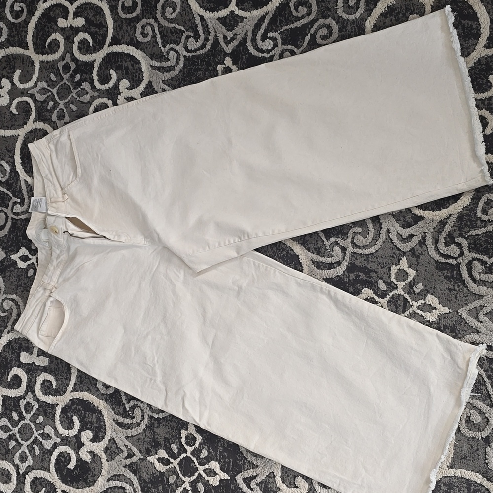 H&M Size 18 Cream Capris